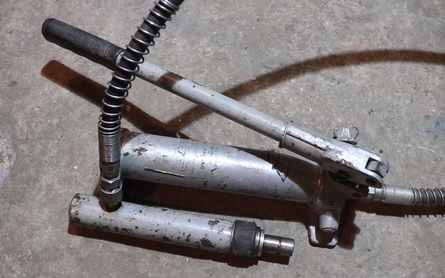 Скобы и гидравлика для кузовного ремонта