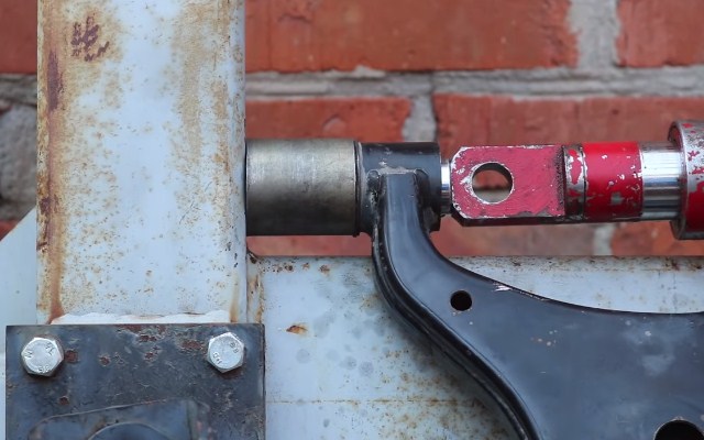 Извлечение задней петли из гнезда