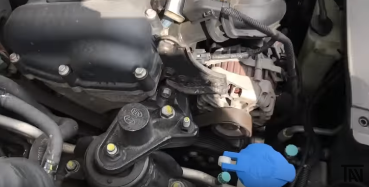 Замена ремня генератора на Киа Рио своими руками