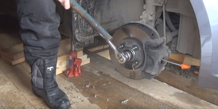 Замена переднего ступичного подшипника на Киа Рио своими руками