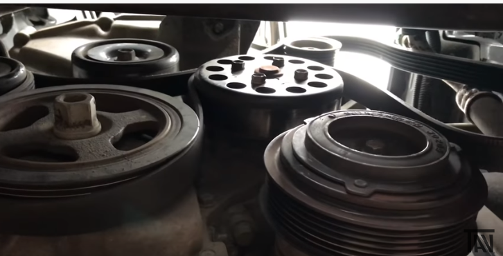 Замена ремня генератора на Киа Рио своими руками