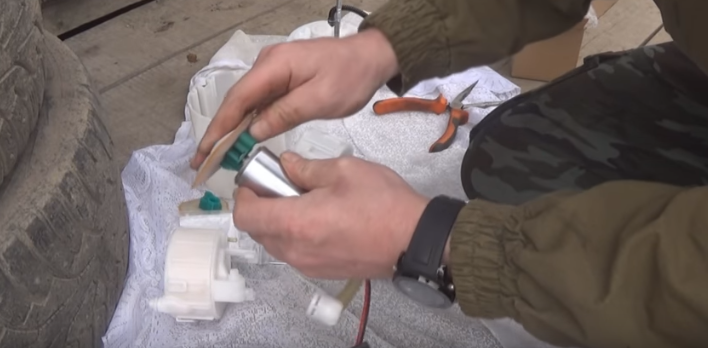 Топливный фильтр на Киа Рио: технический регламент замены, снятие и установка своими руками