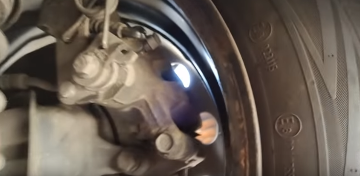 Замена тормозной жидкости на Киа Рио – периодичность замены и особенности выбора