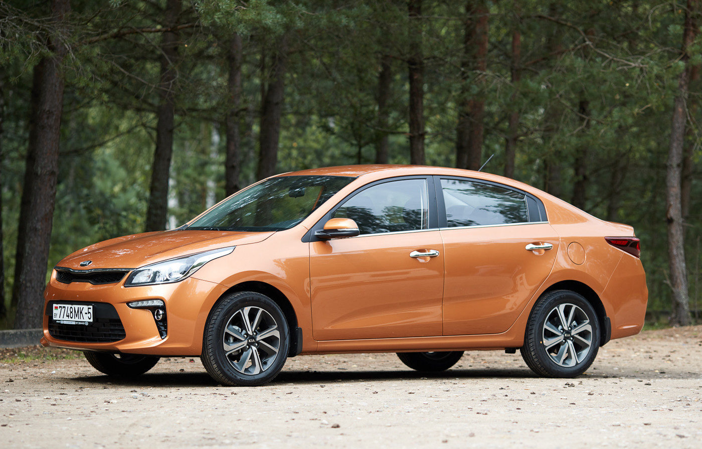 Киа Рио оранжевый