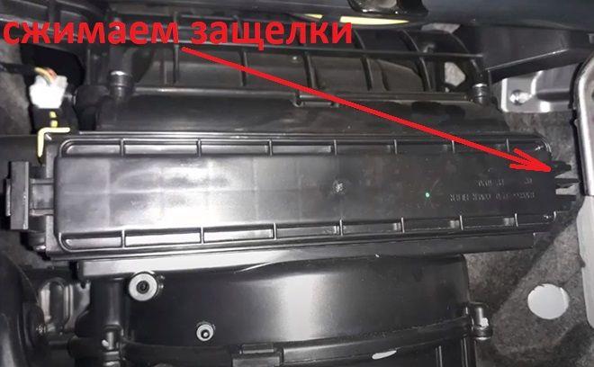 Как заменить салонный фильтр на Киа Рио 4