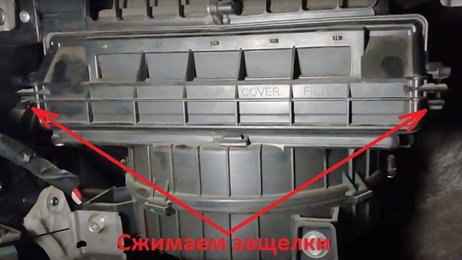 Как заменить салонный фильтр на Киа Рио 3