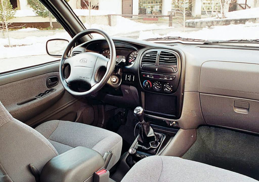 Интерьер салона Kia Sportage 1 поколения