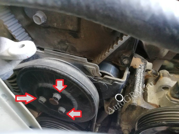 Крепление шкива помпы.