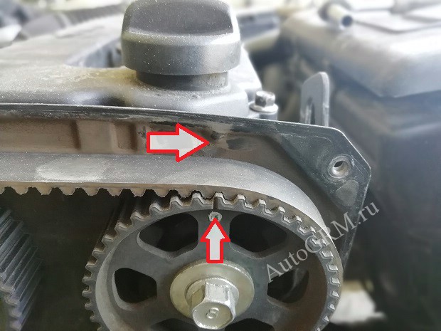 Метка выпускного распредвала.