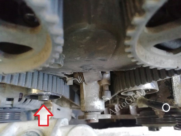 Крепление натяжного ролика ГРМ.