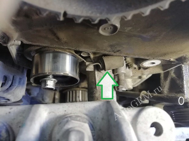 Натяжная пружина.