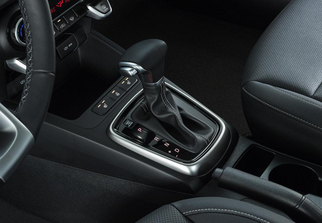 Селектор АКПП и кнопки подогревов 