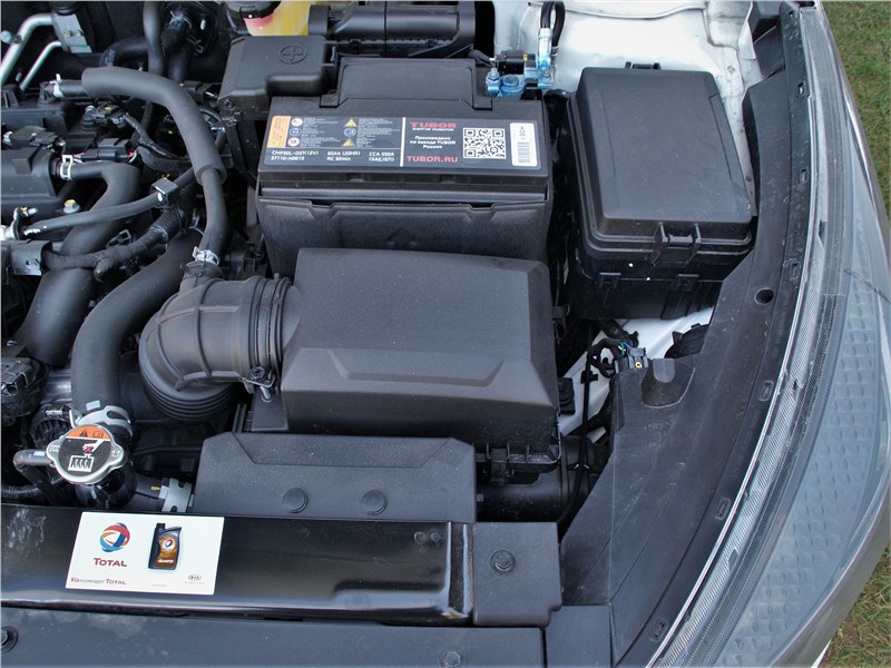 Корпус воздушного фильтра, АКБ и блок предохранителей 