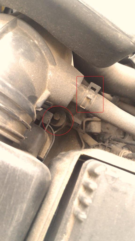 Крепление короба воздушного фильтра