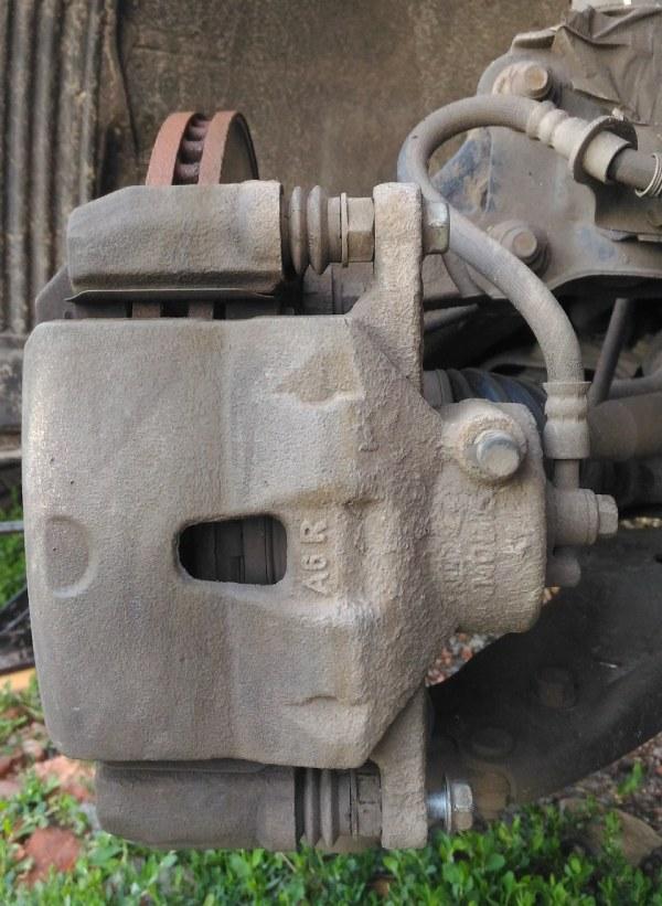 Меняем передние тормозные колодки на Kia Ceed