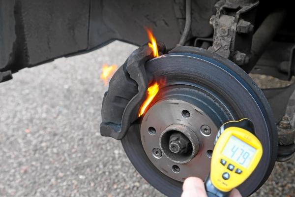 Признаки износа тормозных механизмов