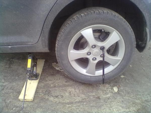 Меняем задние тормозные колодки на Kia Ceed