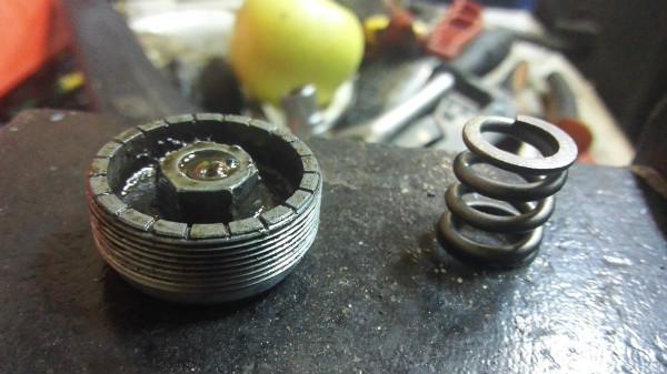 Гайка упора вала рейки и пружина