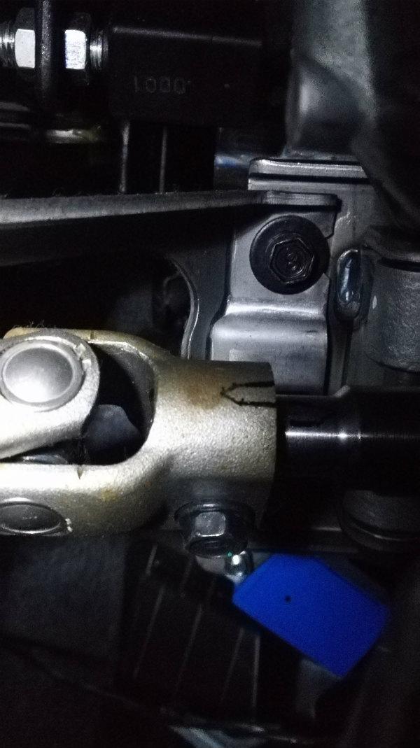 Верхняя часть рулевого вала и карданчика