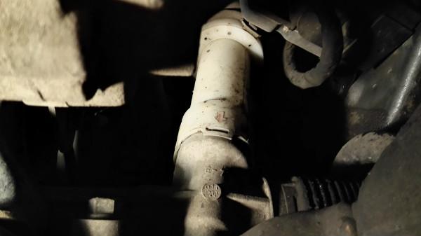 Рейка с уходящим к педалям рулевым валом