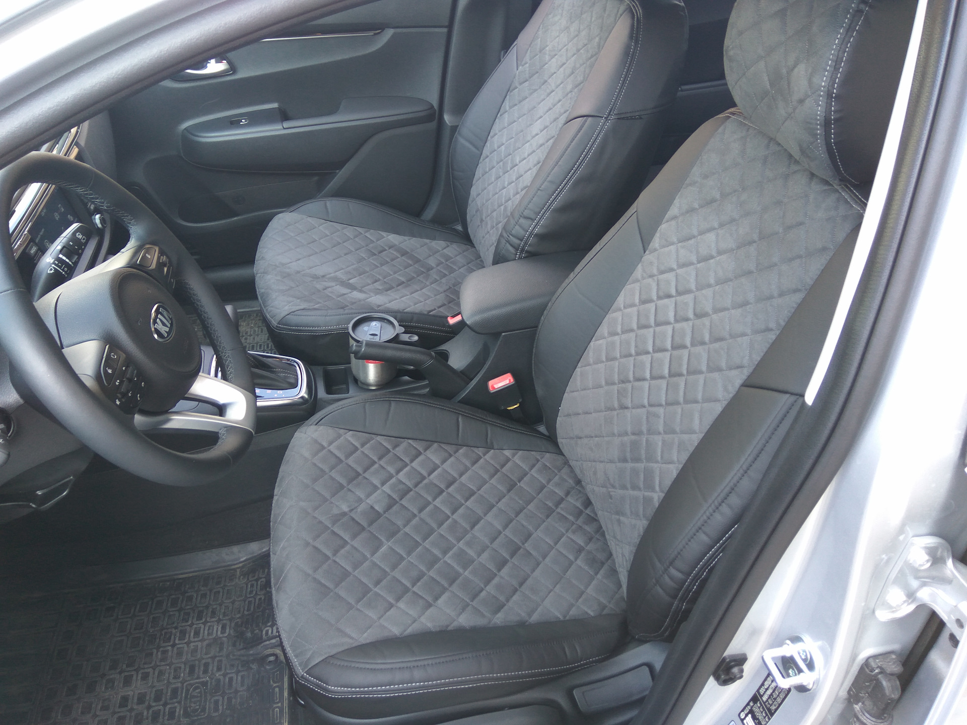 Как снять и надеть чехлы на Киа Рио