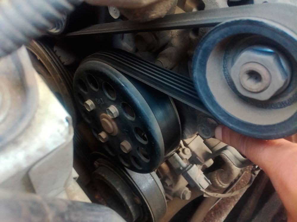 Замена приводного ремня автомобиля Kia Ceed Замена приводного ремня Kia Ceed