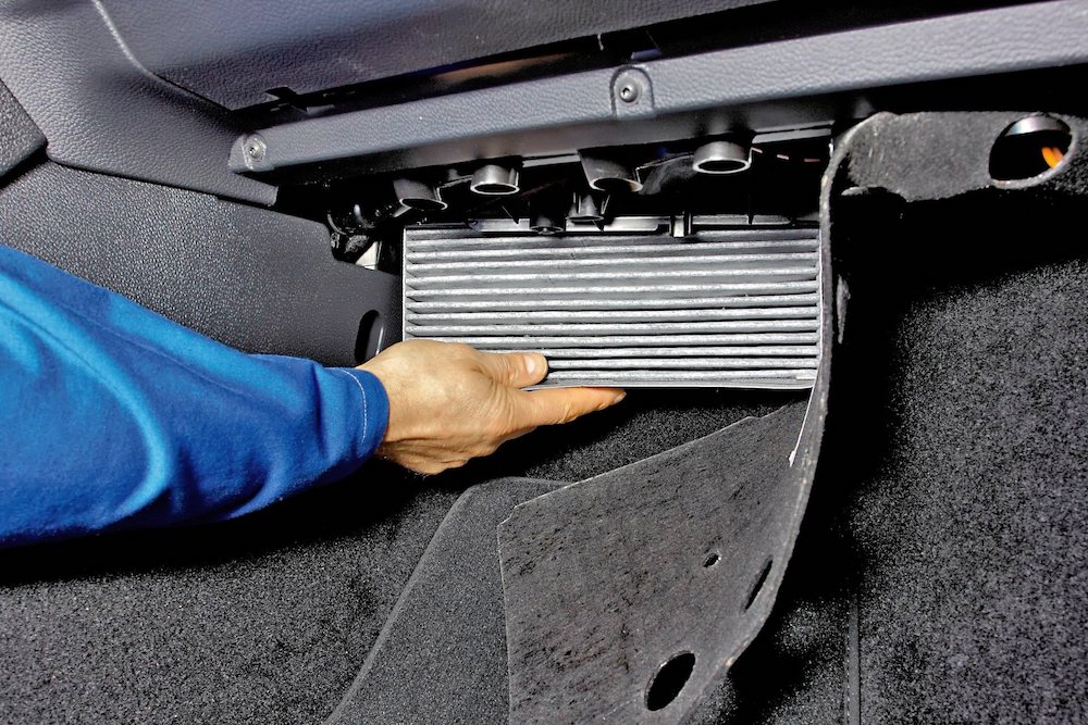 Особенности замены салонного фильтра