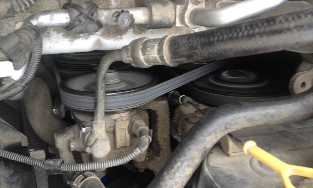 Проверка корректности работы ремня и генератора на Kia Spectra Ремень в Kia Spectra