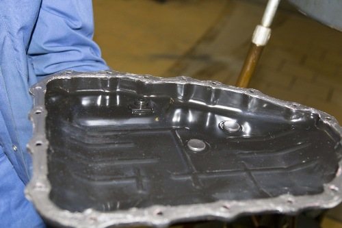 Как поменять масло в коробке (механика/автомат) Киа Рио?