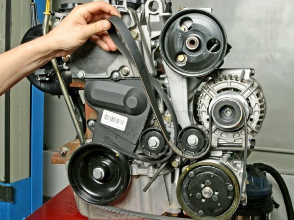 Меняем приводной ремень Logan