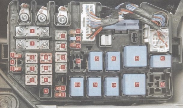 Подкапотный блок