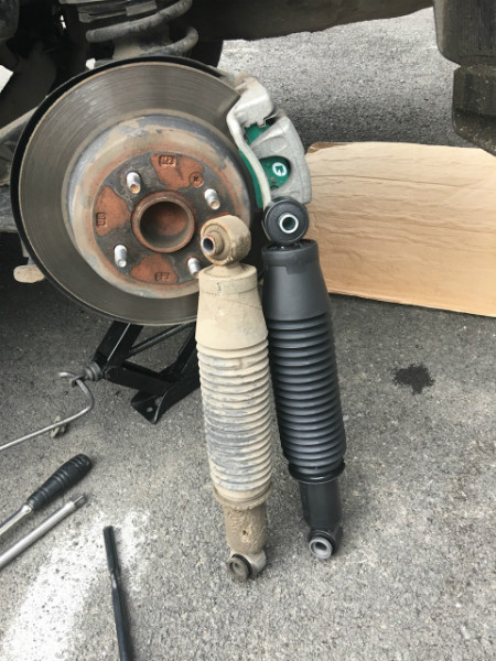 Замена задних амортизаторов Киа Рио 3