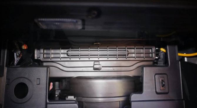 Замена салонного фильтра на киа спортейдж