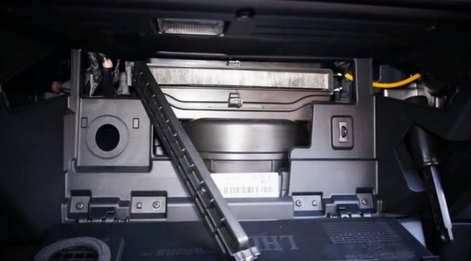 Замена салонного фильтра на киа спортейдж